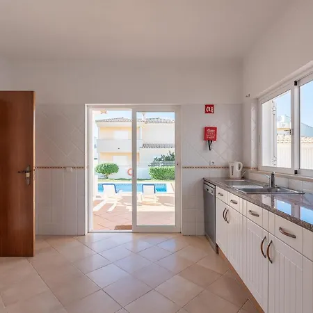 Guita - Incredible Location, Gale, Short Walk To Beach, Restaurants, Shops גיאה