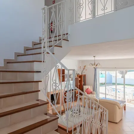 Guita - Incredible Location, Gale, Short Walk To Beach, Restaurants, Shops *